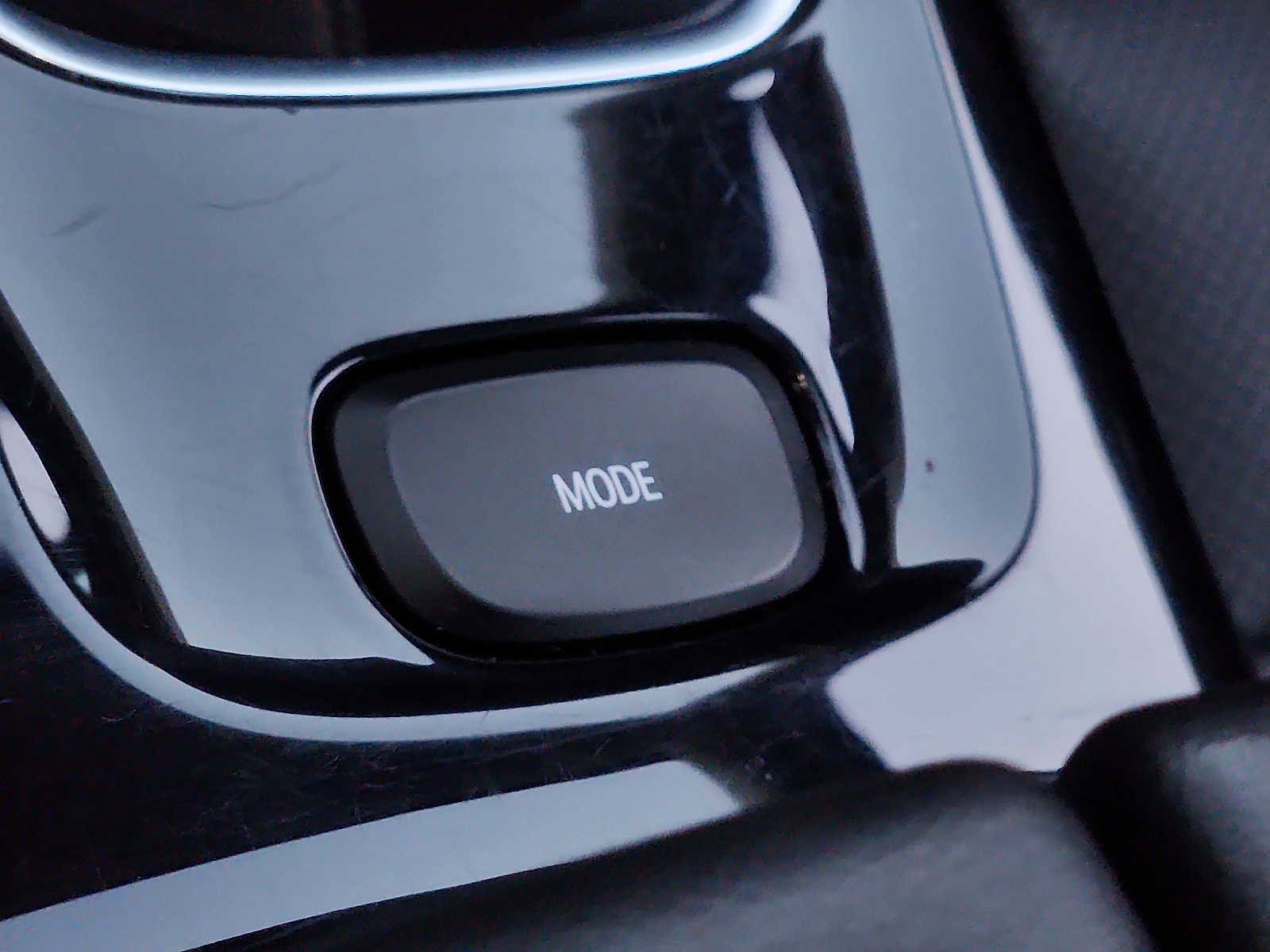 Used 2023 Buick Envision Essence w/ Sport Touring Package image 25