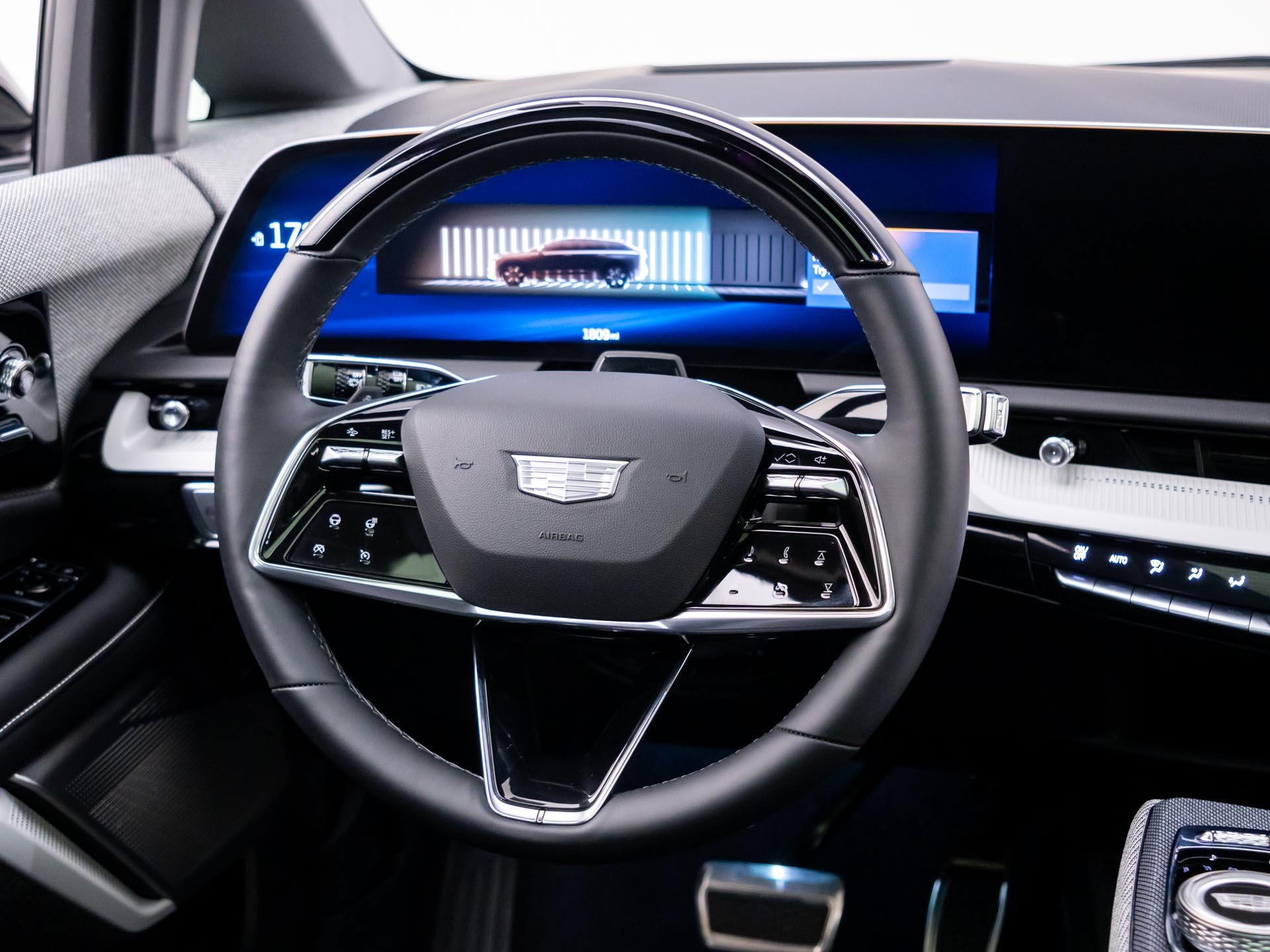 Used 2025 Cadillac Optiq Luxury 2 AWD/4WD image 11