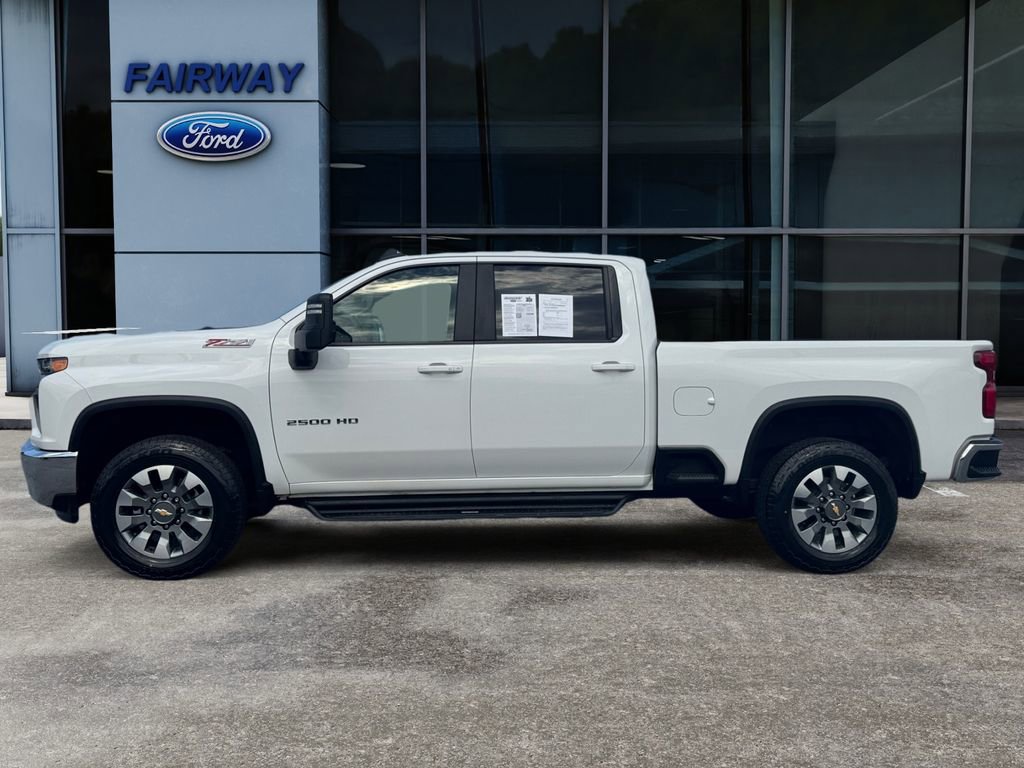 Used 2022 Chevrolet Silverado 2500 LT w/ Convenience Package image 7