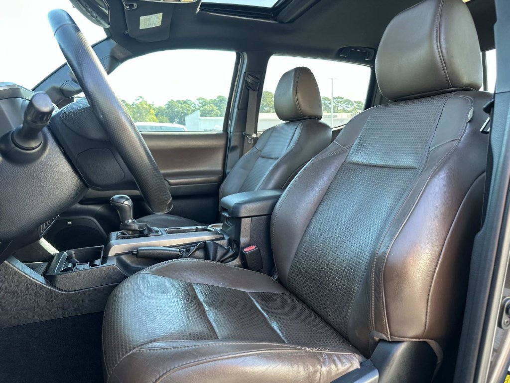 Used 2017 Toyota Tacoma Limited w/ Tow Package AWD/4WD image 25