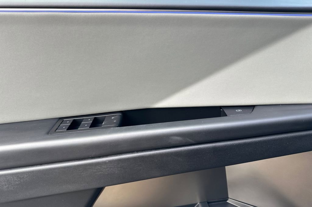 Used 2025 Tesla Cybertruck AWD Crew Cab image 11