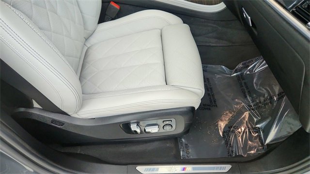 Used 2023 BMW X7 xDrive40i w/ M Sport Package image 23