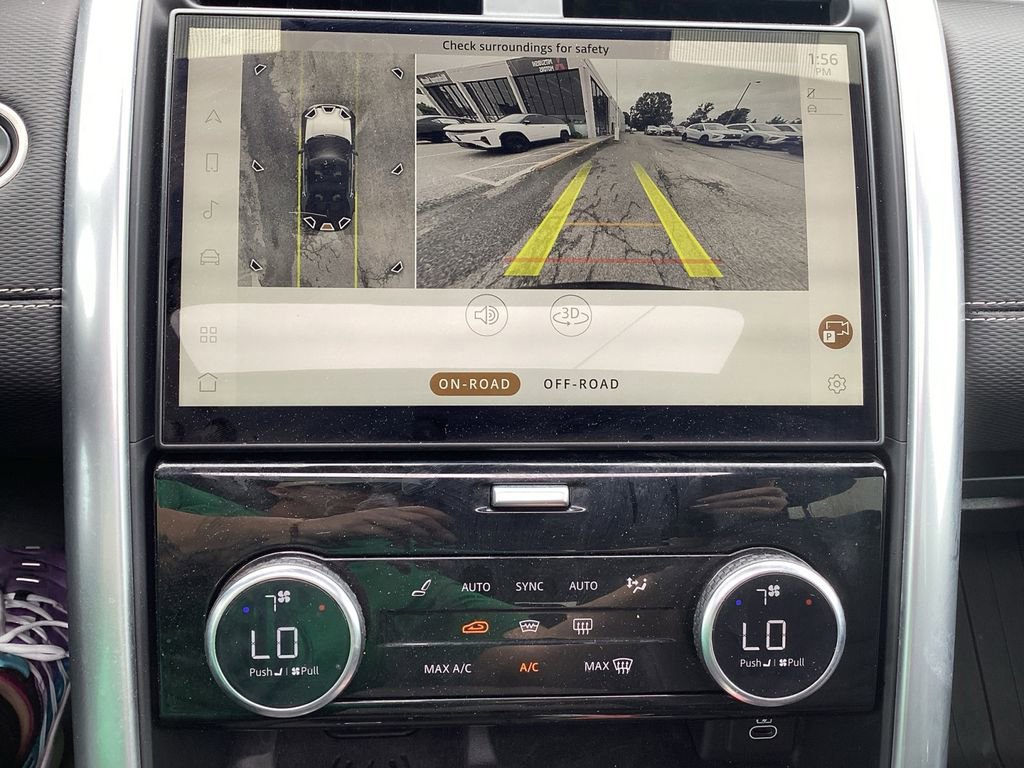 Used 2024 Land Rover Discovery Dynamic SE image 23