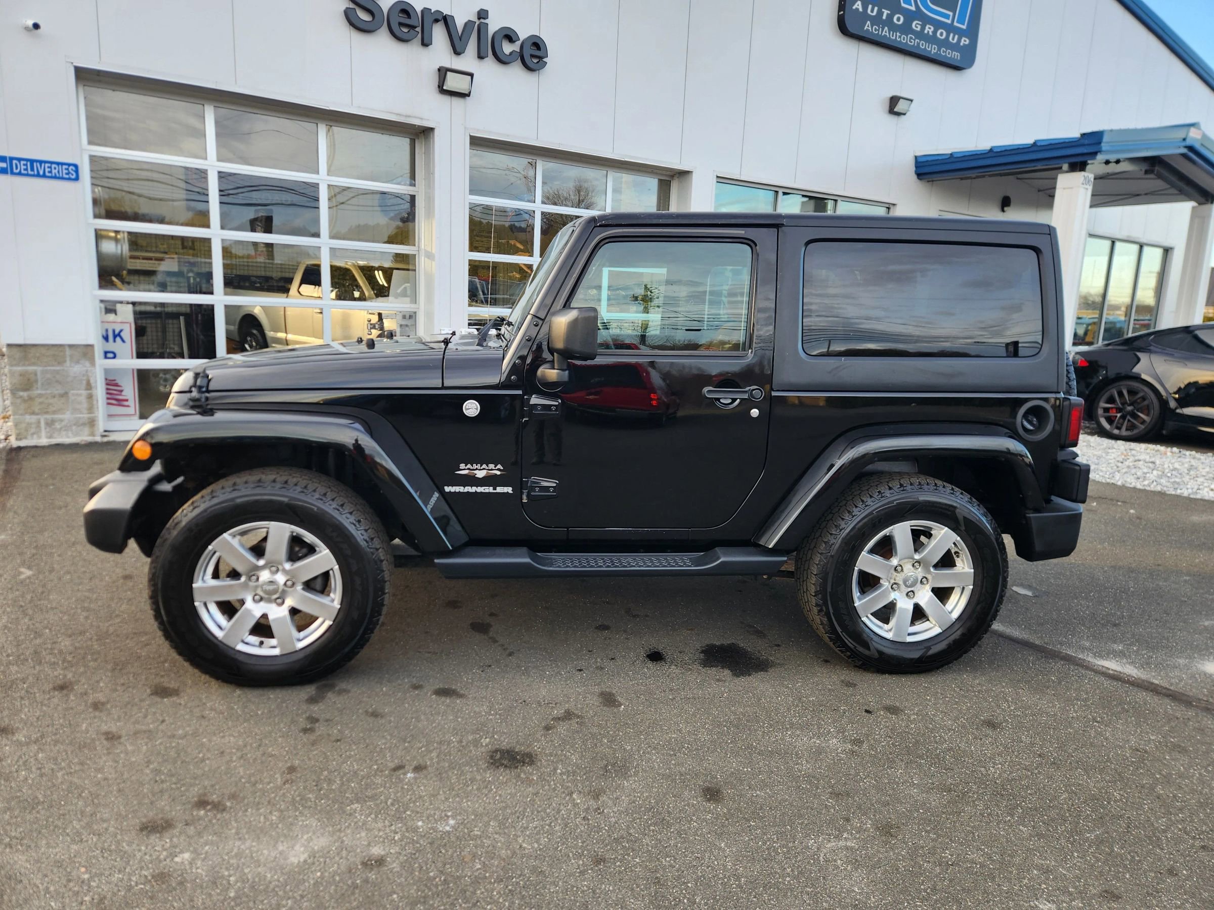 Used 2017 Jeep Wrangler Sahara image 7