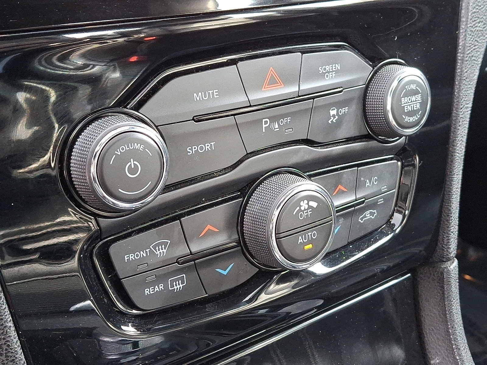 Certified 2023 Chrysler 300 S image 17