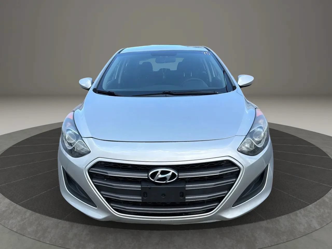 Used 2017 Hyundai Elantra GT FWD image 2