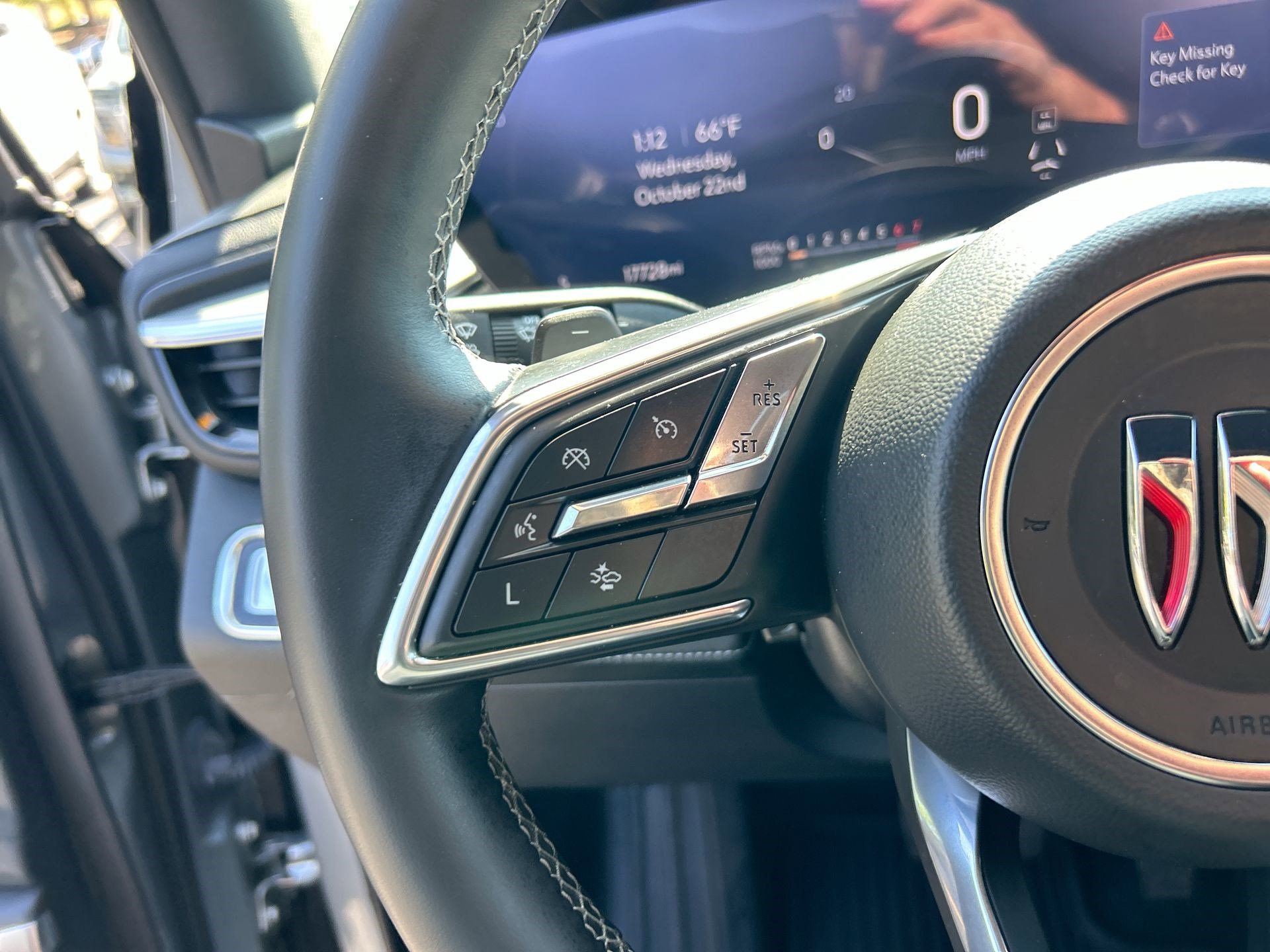 Used 2025 Buick Enclave Avenir image 20