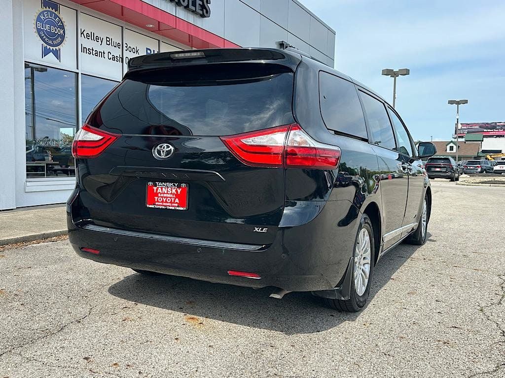 Used 2016 Toyota Sienna XLE w/ XLE Navigation Package FWD image 6
