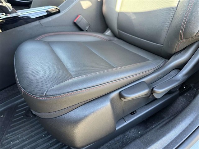 Used 2025 Chevrolet Trax RS w/ Sunroof Package image 17