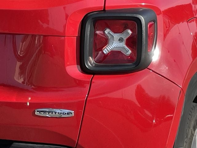 Used 2017 Jeep Renegade Latitude FWD image 6