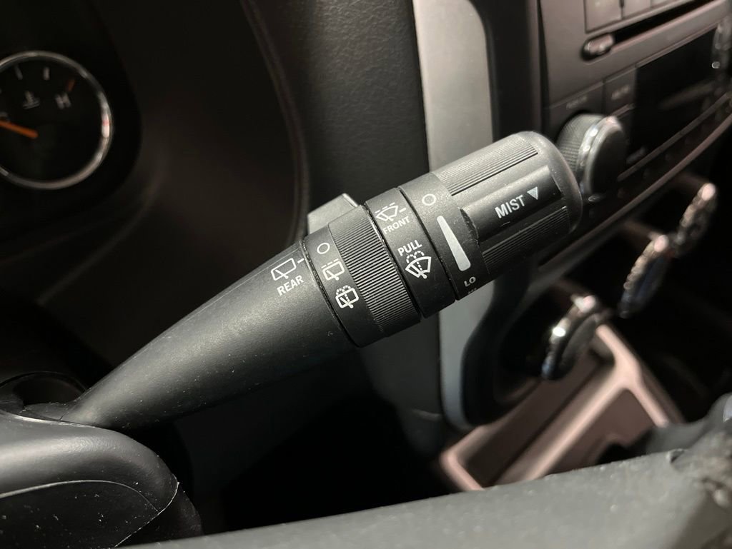 Used 2016 Jeep Compass Latitude AWD/4WD image 21