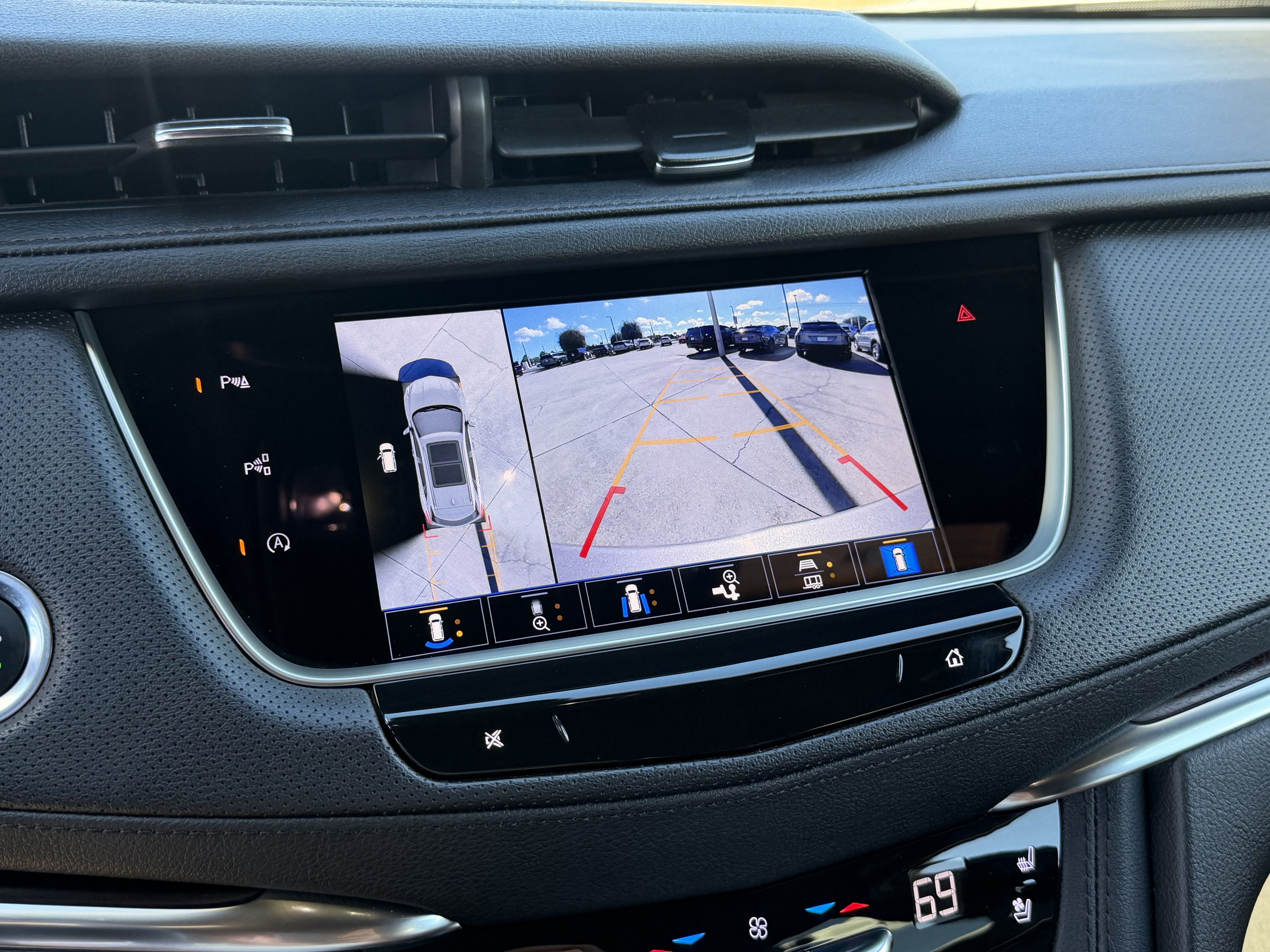 Certified 2023 Cadillac XT5 Premium Luxury w/ Technology Package AWD/4WD image 33