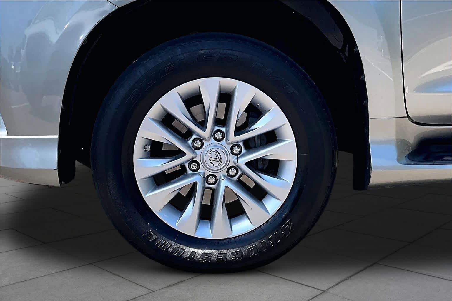 Used 2020 Lexus GX 460 Premium w/ Premium Package AWD/4WD image 11