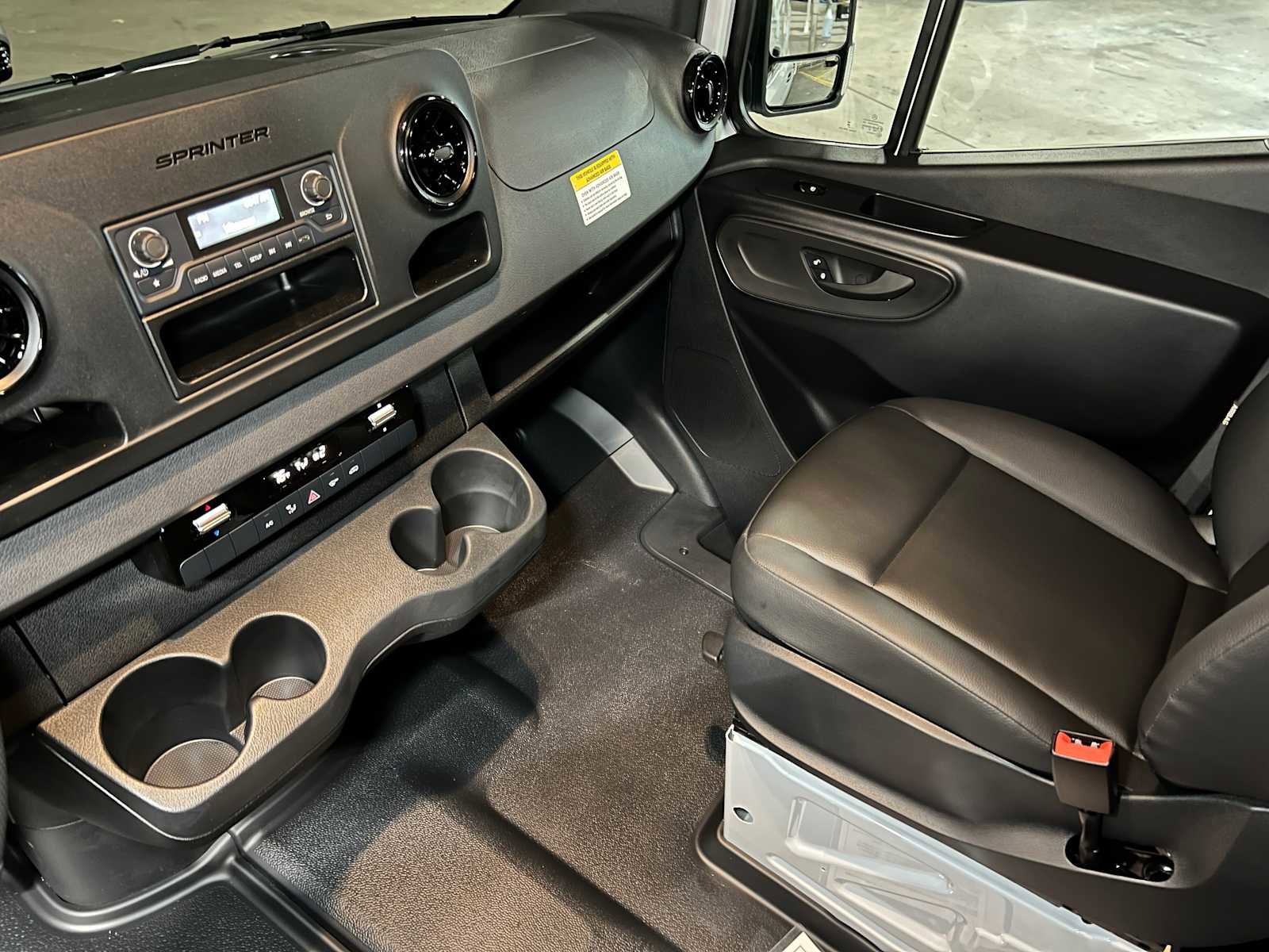 Used 2025 Mercedes-Benz Sprinter 2500 image 32