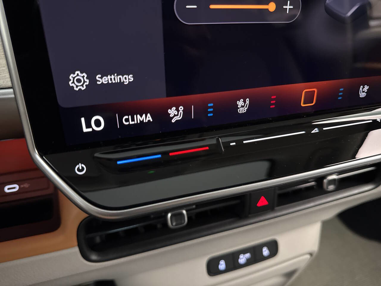 Used 2025 Volkswagen ID. Buzz 1st Edition image 22