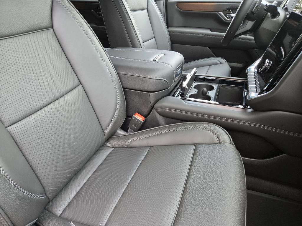 New 2026 GMC Yukon XL Denali w/ Denali Reserve Package AWD/4WD image 9