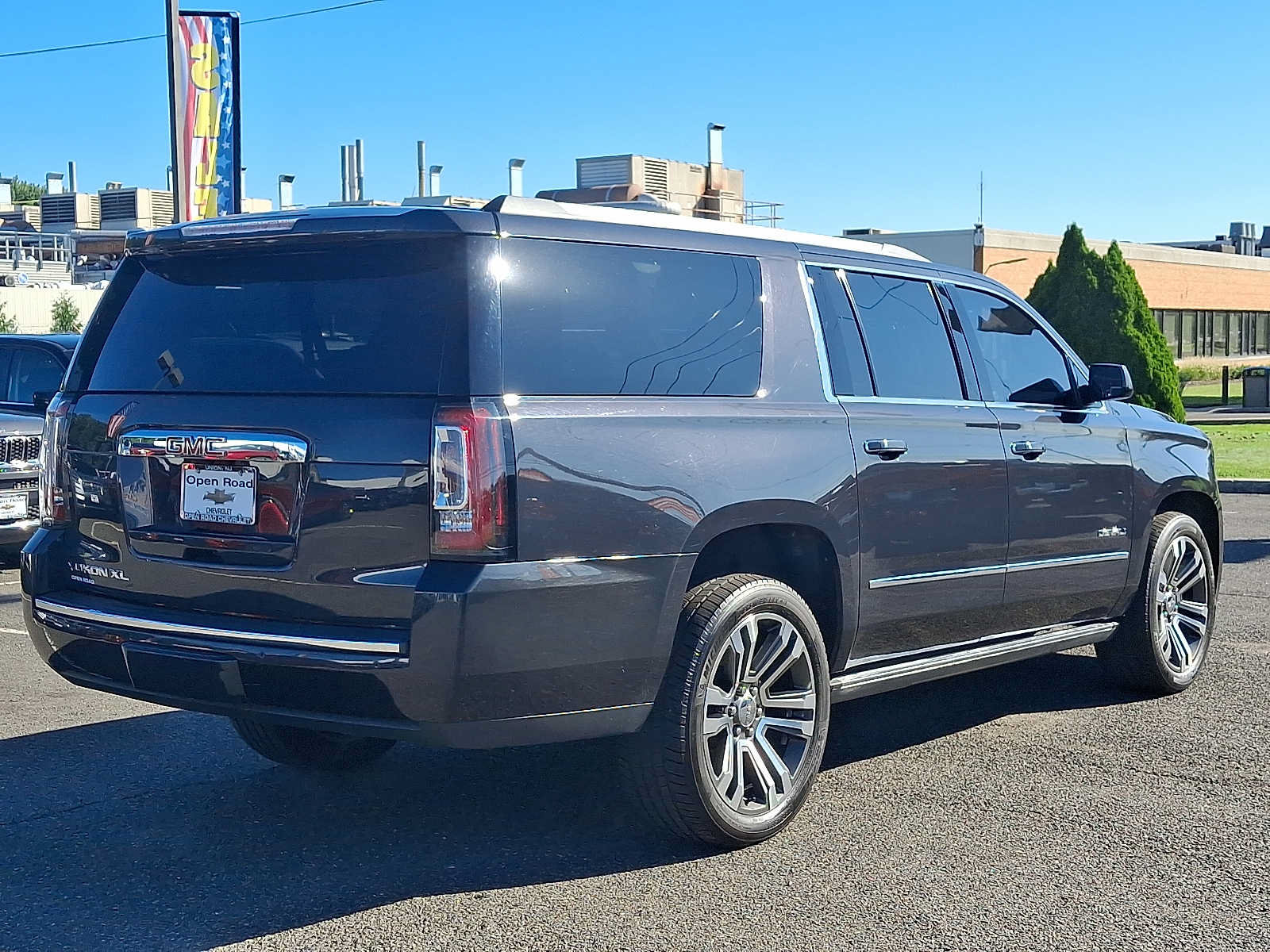 Certified 2020 GMC Yukon XL Denali w/ Denali Premium Package AWD/4WD image 6