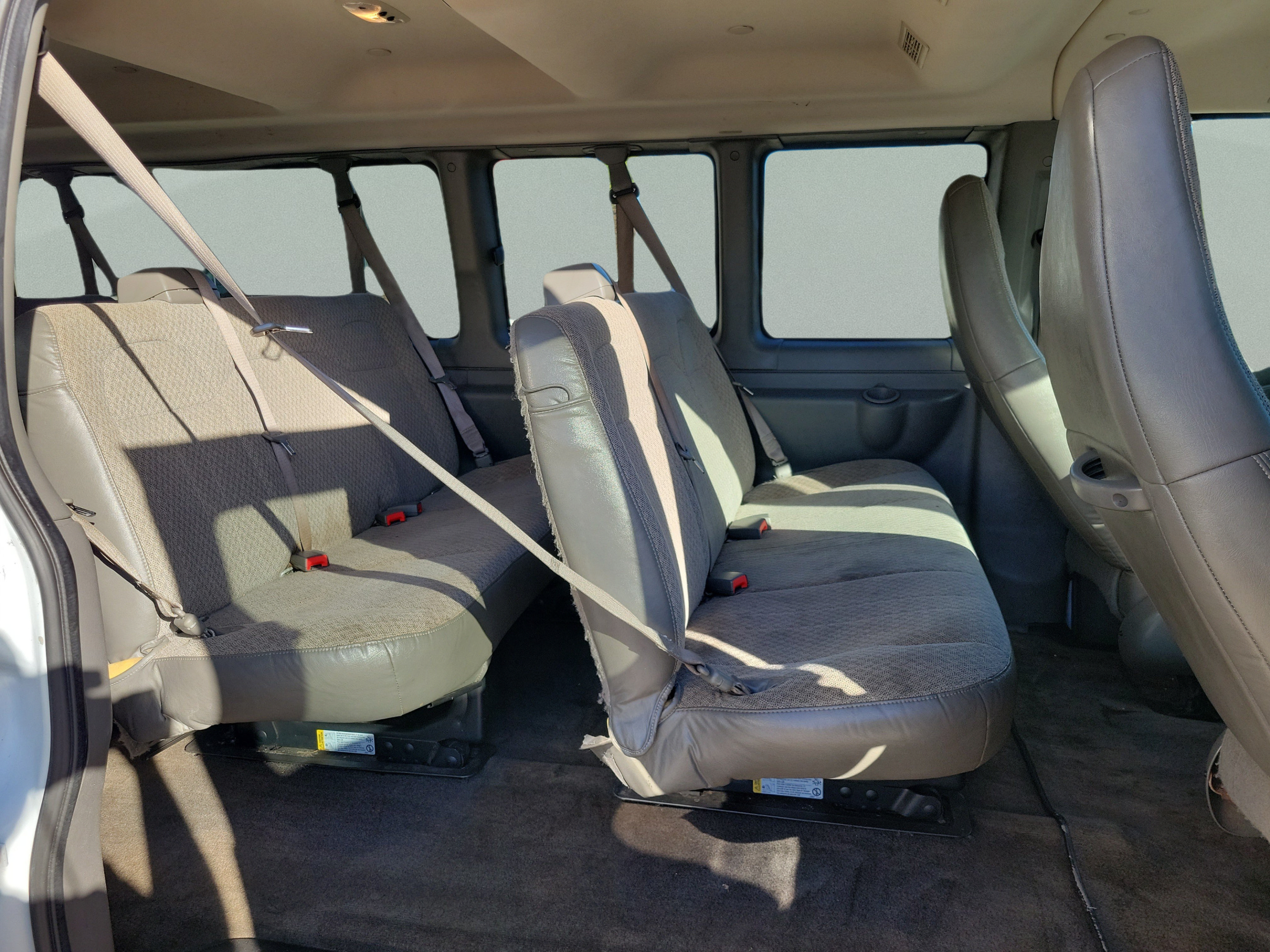 Used 2018 Chevrolet Express 3500 LT w/ LT Preferred Equipment Group RWD image 22