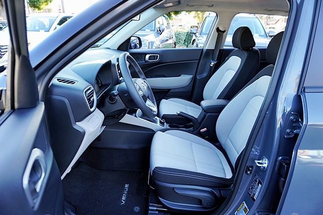 Used 2026 Hyundai Venue SEL image 17