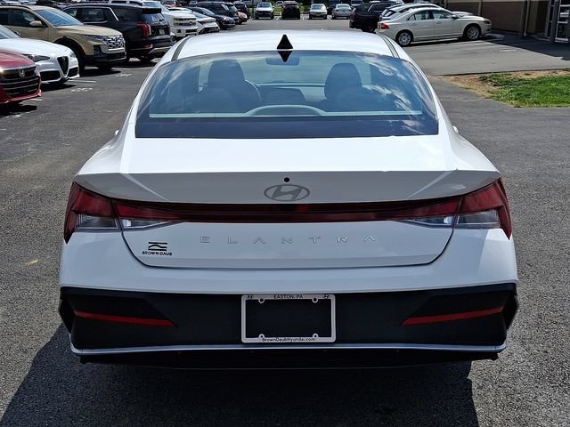 Used 2024 Hyundai Elantra SEL FWD image 5