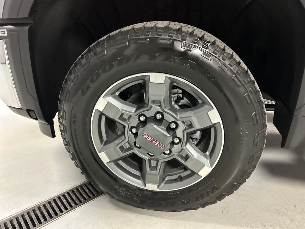 New 2026 GMC Sierra 2500 SLT w/ SLT Premium Package AWD/4WD image 9