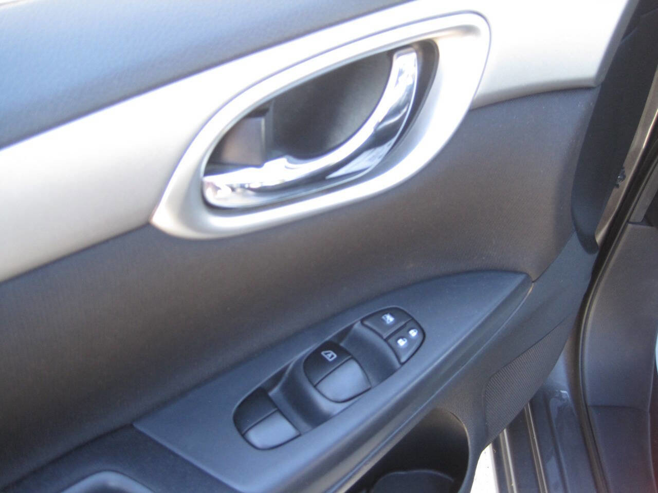 Used 2015 Nissan Sentra SV w/ Navigation Package image 19