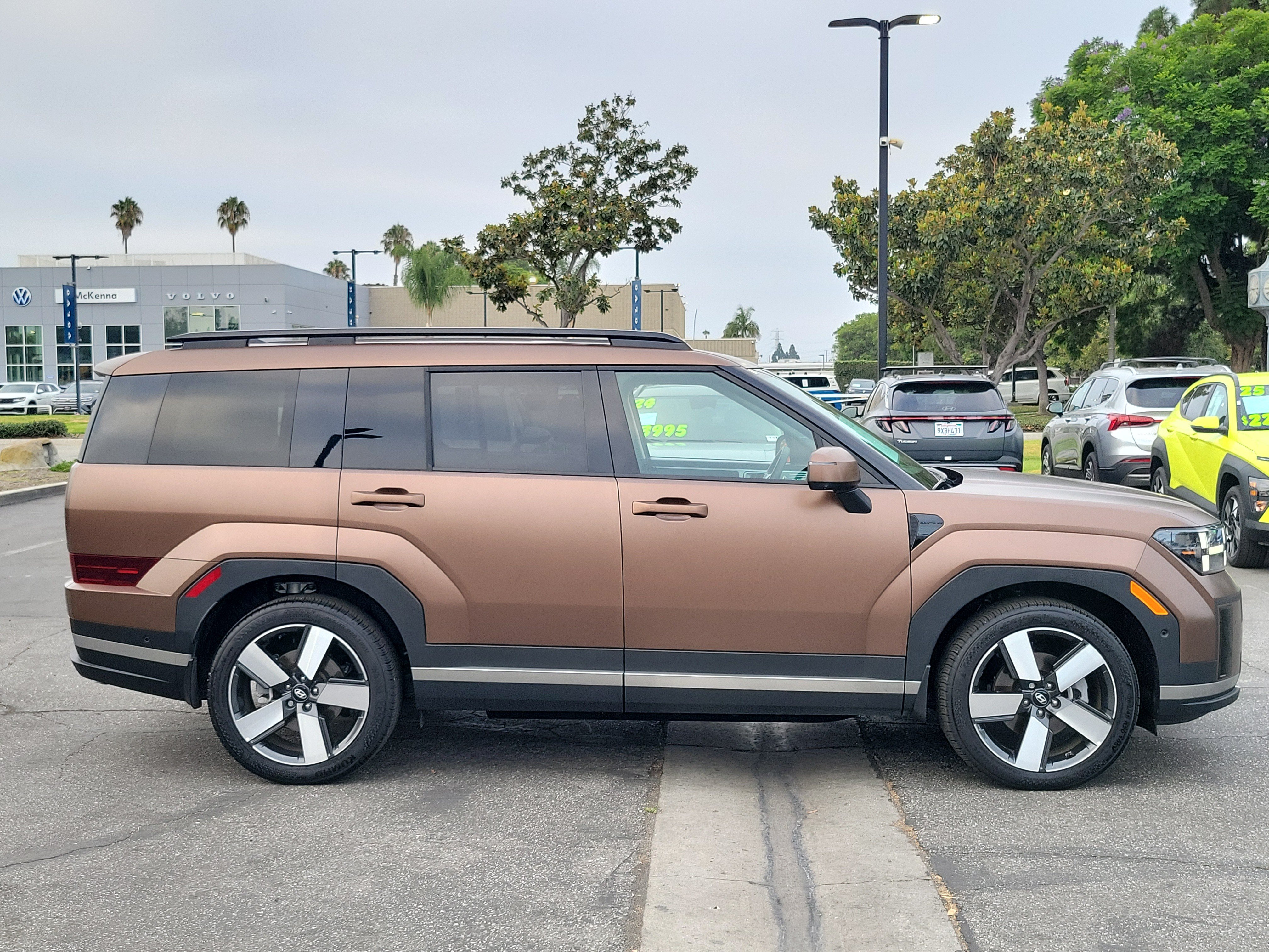 Certified 2025 Hyundai Santa Fe Limited AWD/4WD image 5