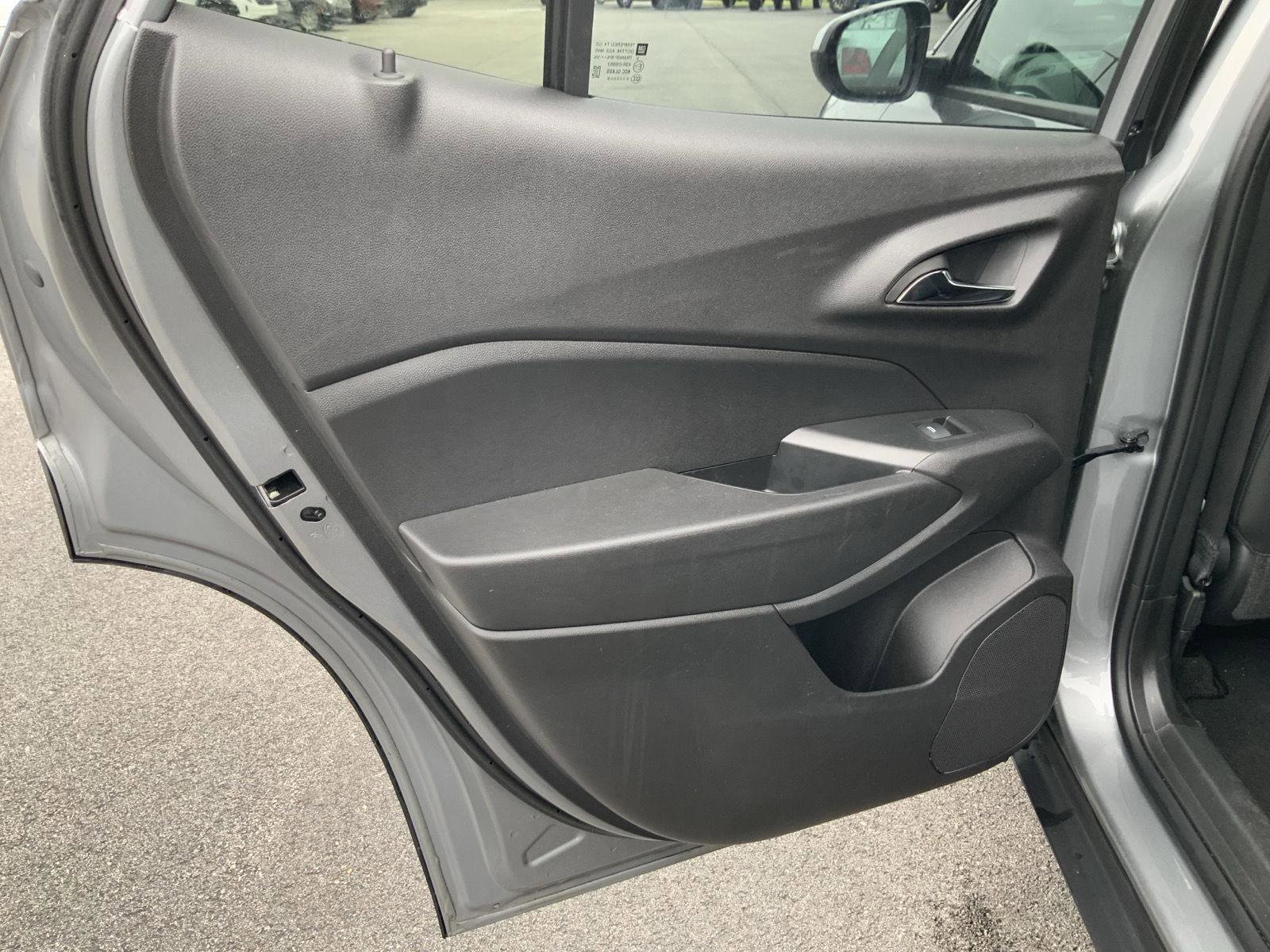 Used 2025 Chevrolet Trax LT w/ LT Convenience Package FWD image 47