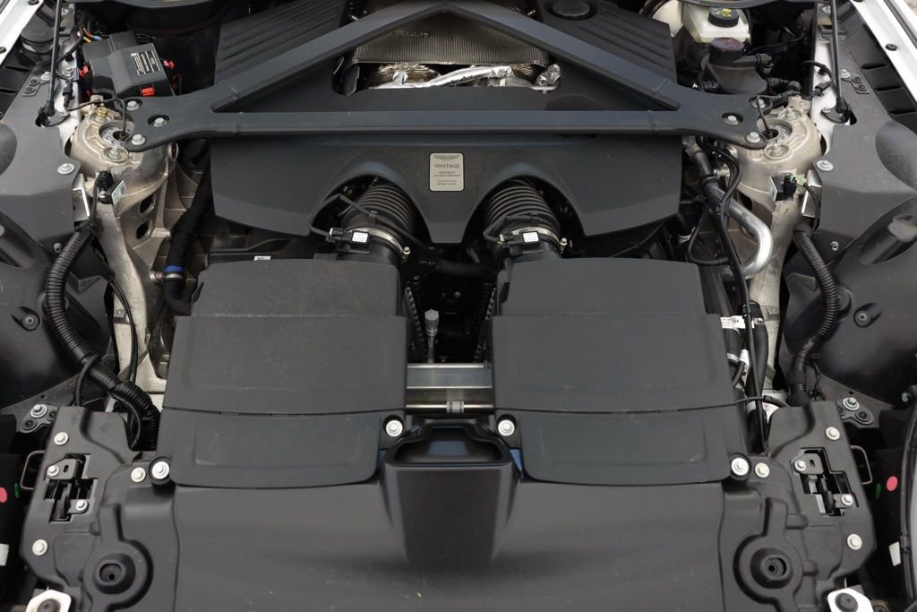 Used 2025 Aston Martin V8 Vantage Coupe image 24
