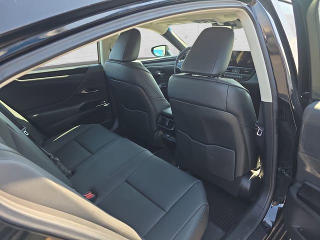 Certified 2025 Lexus ES 300h w/ Premium Package image 11