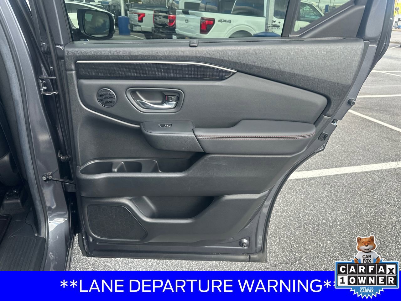 Used 2025 Honda Pilot Black Edition image 16