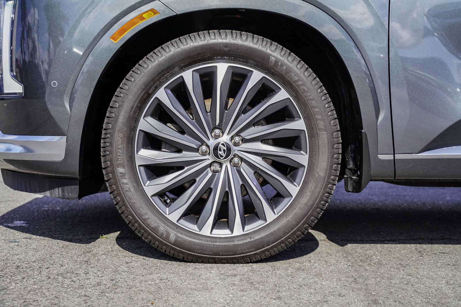 Used 2023 Hyundai Palisade Calligraphy image 9