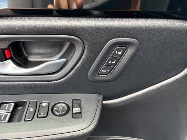 Used 2025 Honda Pilot Touring image 13