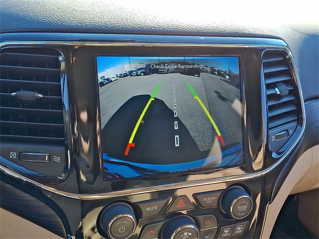 Used 2022 Jeep Grand Cherokee Laredo E image 18