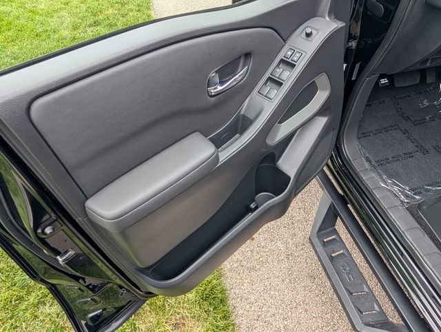 Used 2022 Nissan Frontier SV RWD image 11