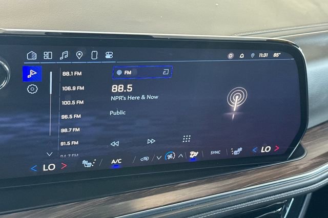 Used 2025 Chevrolet Suburban LT AWD/4WD image 19