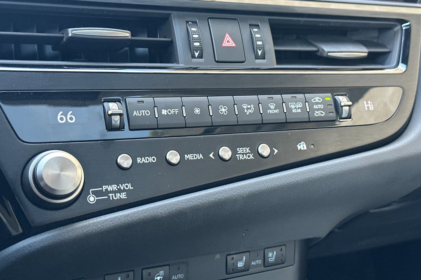 Certified 2025 Lexus ES 300h w/ Premium Package image 25