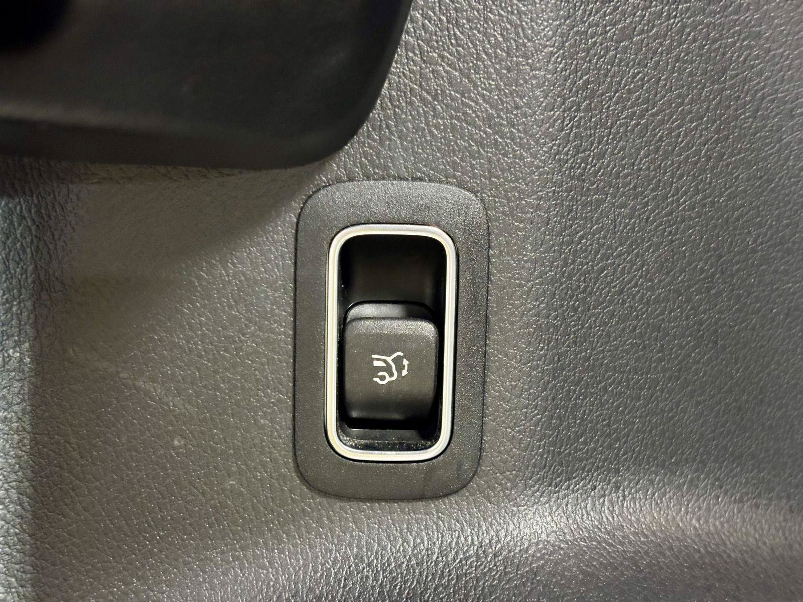 Used 2023 Mercedes-Benz EQB 300 4MATIC w/ Exclusive Package image 16