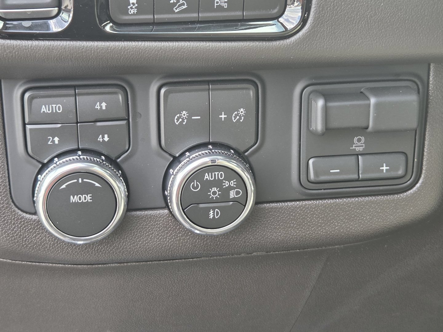 New 2026 GMC Yukon XL Elevation w/ Elevation Premium Package AWD/4WD image 32