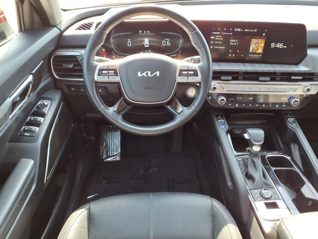 Used 2024 Kia Telluride EX w/ EX Captain's Chair Package image 3