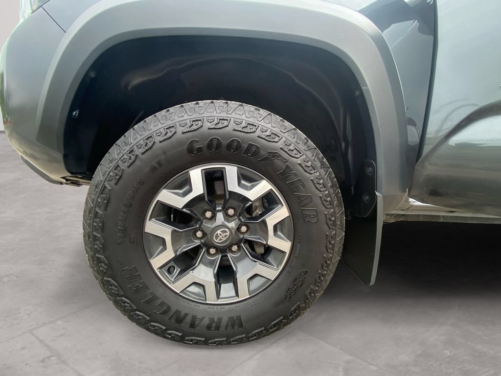 Used 2023 Toyota Tacoma TRD Off-Road w/ Technology Package AWD/4WD image 14