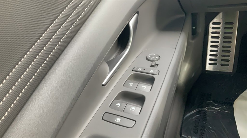 Certified 2025 Hyundai Elantra Sport image 18
