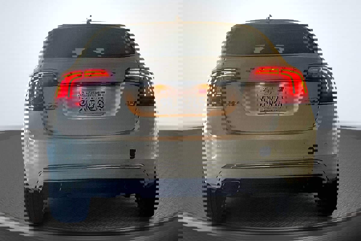 Used 2018 Volvo S60 T5 Inscription image 4