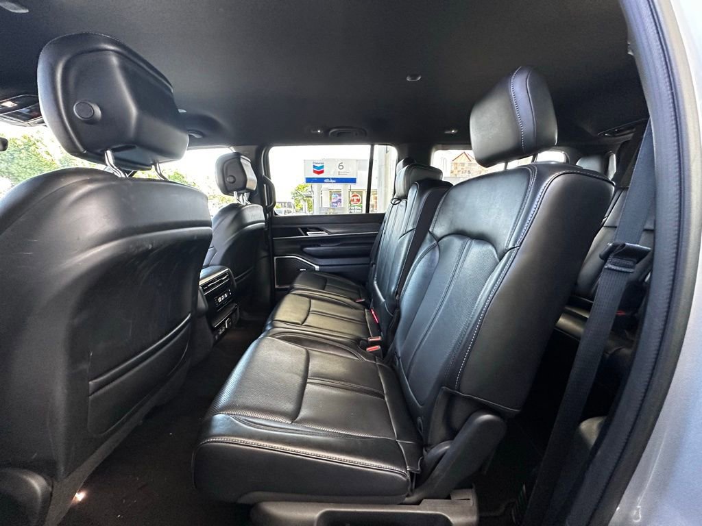 Used 2024 Jeep Wagoneer Series II w/ Flexible Seating Group image 4
