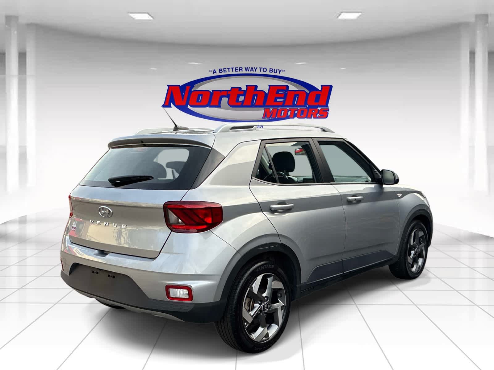Used 2025 Hyundai Venue SEL FWD image 7
