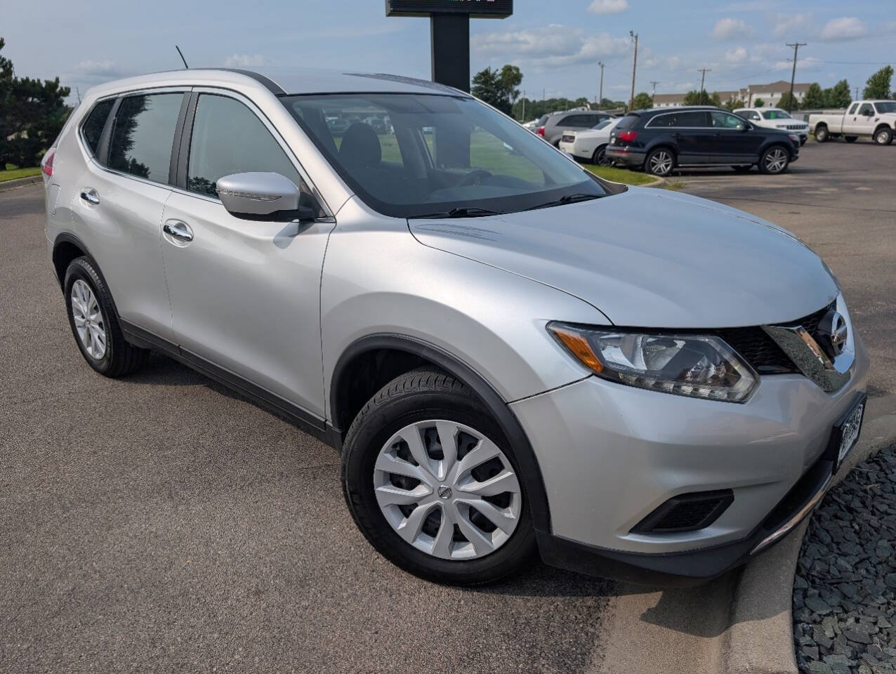 Used 2015 Nissan Rogue S FWD image 3