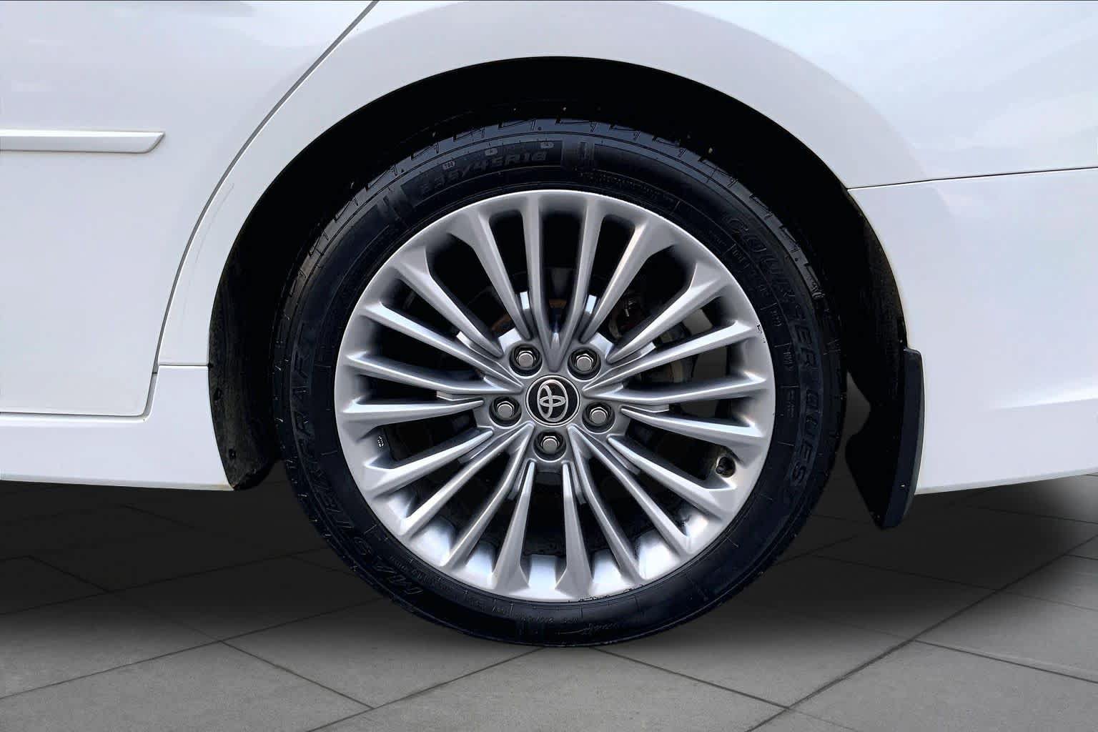 Used 2020 Toyota Avalon Limited w/ Advanced Safety Package FWD image 12