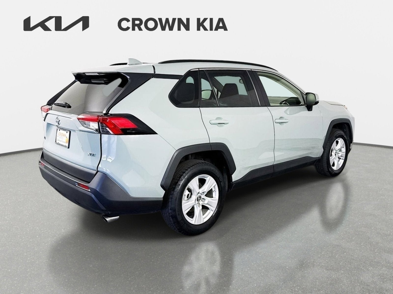 Used 2019 Toyota RAV4 XLE w/ Convenience Package FWD image 6