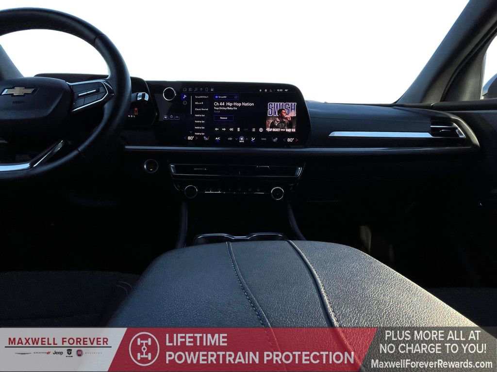 Used 2024 Chevrolet Traverse LT image 3