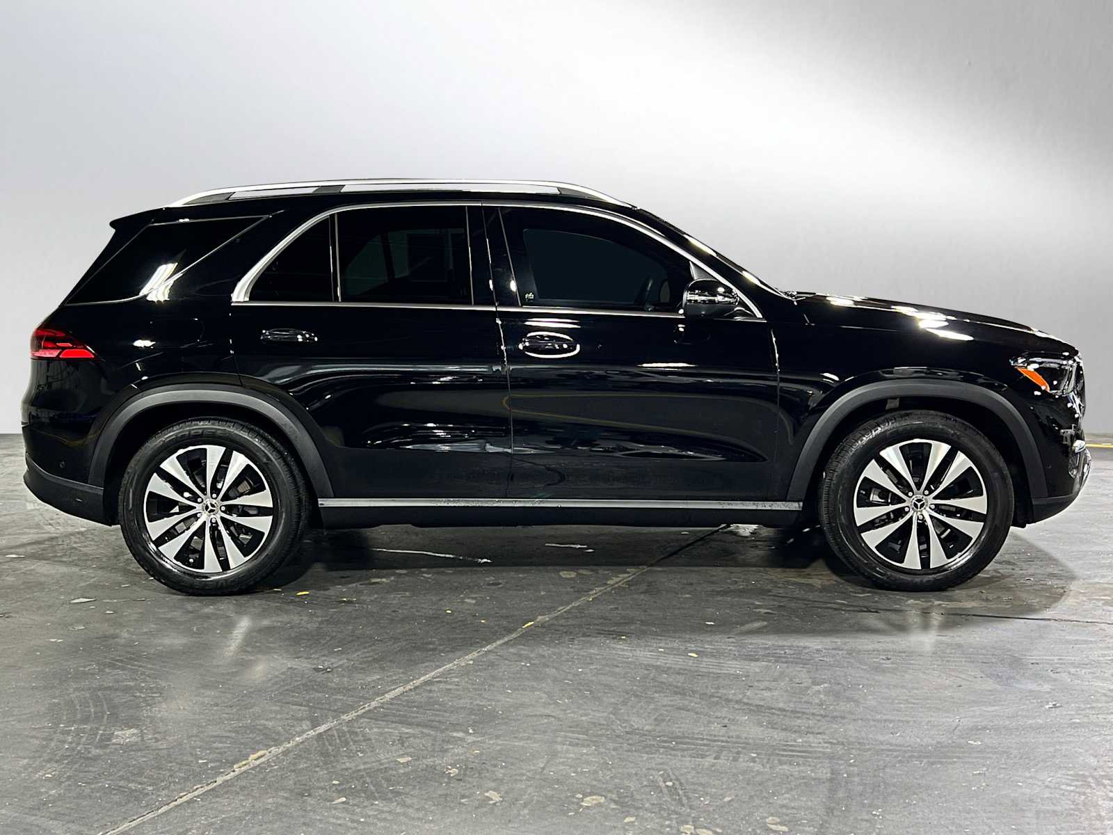 Used 2025 Mercedes-Benz GLE 350 4MATIC image 2